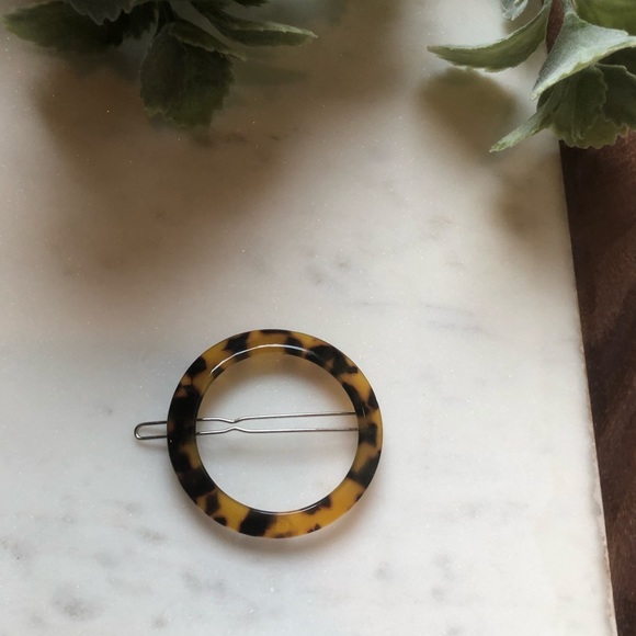 Accessories - Circle Tortoise Resin Hair Clip Accessories - Circle Tortoise Resin Hair Clip